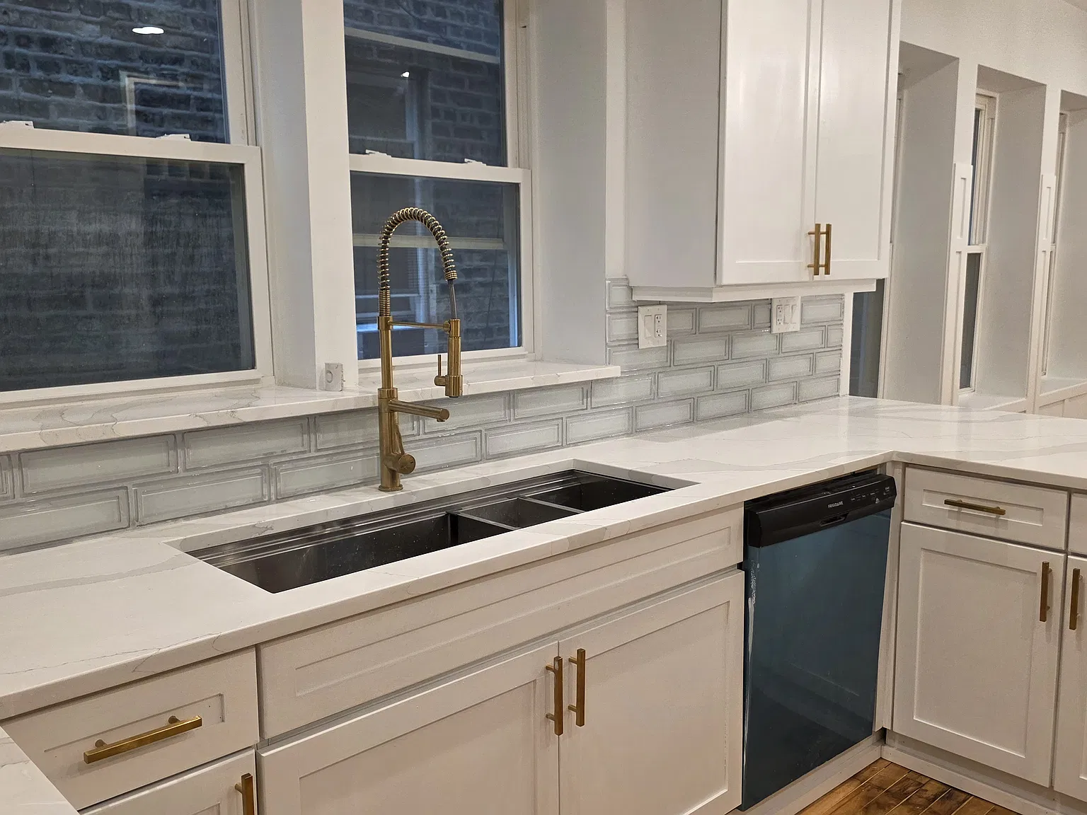 3225 N Kenneth Ave — Photo 4