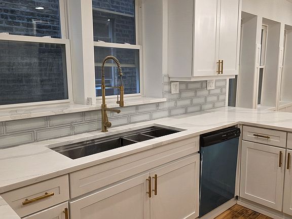 4th image of 3225 N Kenneth Ave #1