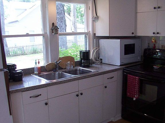Kitchen with All Appaliances