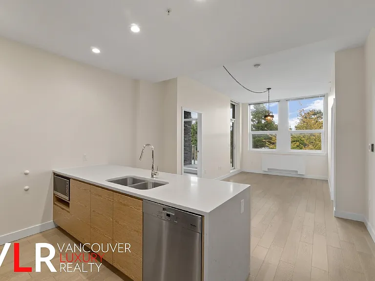 6733 Cambie St #303 — Photo 3