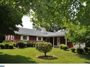 828 Meadowood Ln, Warminster, PA 18974