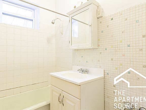5th image of 2129 N Dayton St #204