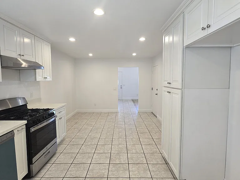 4205 Noyer Ln — Photo 6