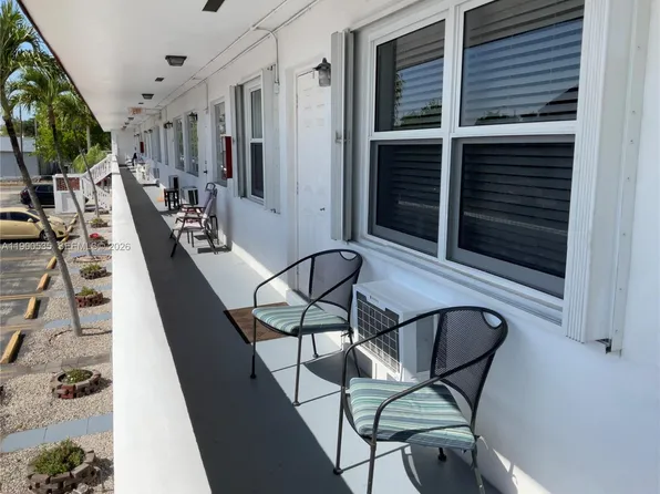 22 SE 3rd Ter APT 18, Dania, FL 33004