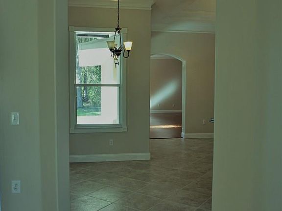 5th image of 61 Burroughs Dr