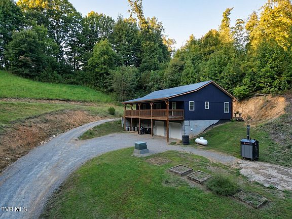 3rd image of 433 Michael Rd