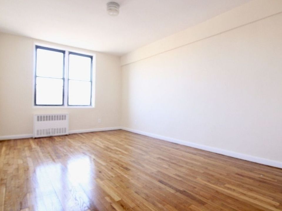 2nd image of 2060 E 19th St APT 5A
