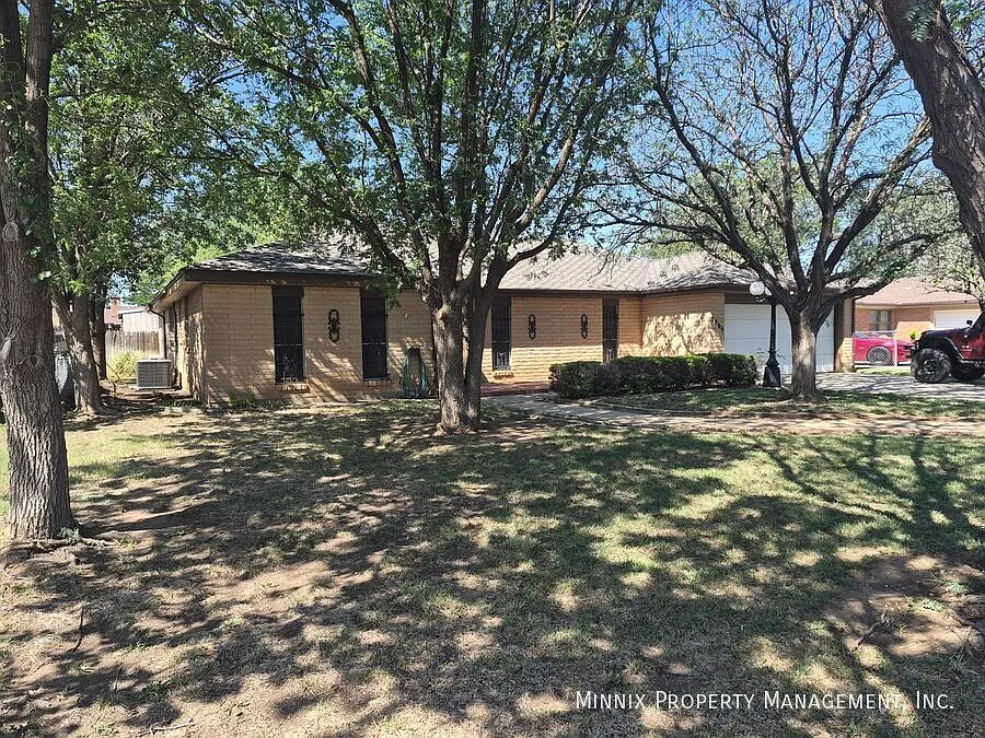 3 bedroom/ 2 Bath | 2805 James Louis Dr. — Photo 2