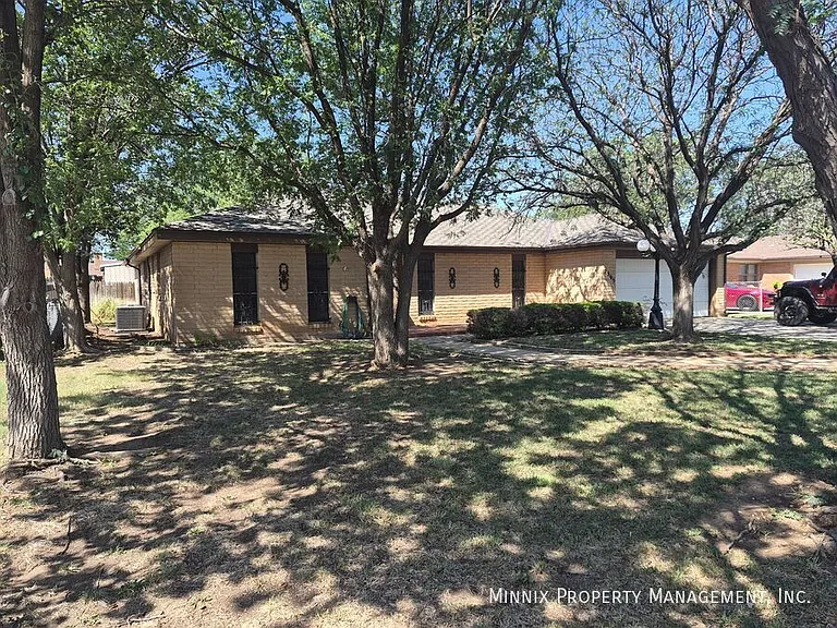 2805 James Louis Dr — Photo 2