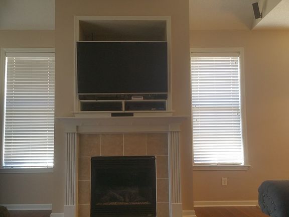 Gas fireplace & TV nook with mounting option