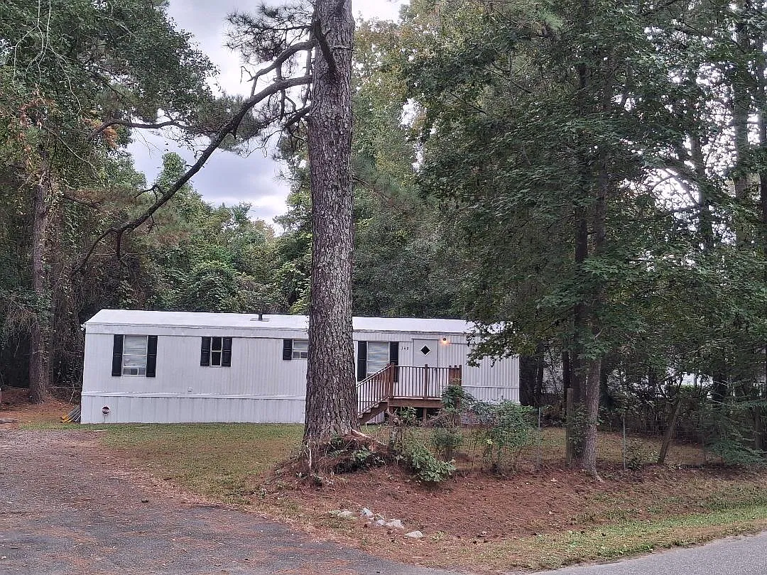 2 bed, 700 sqft, $1,300 — Photo 2