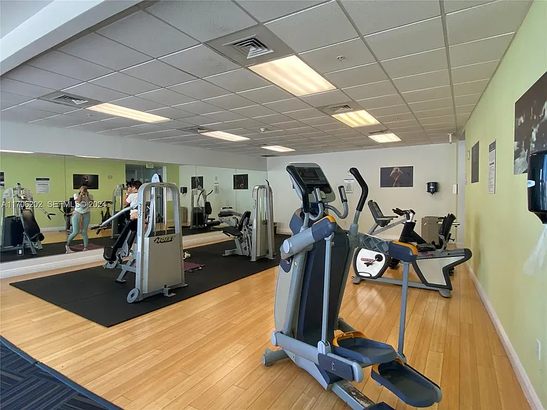1750 N Bayshore Dr #15F — Photo 10