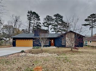 2444 Mistletoe Ln, Snellville, GA 30039