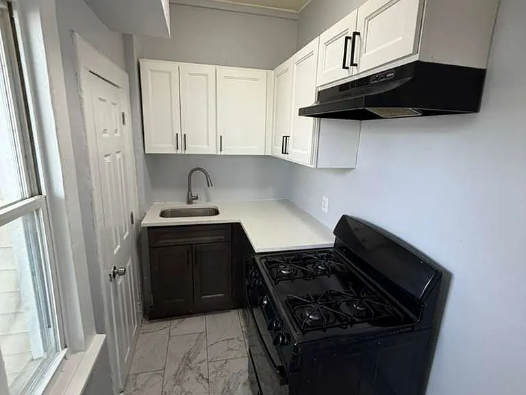 326 Grand St #3R — Photo 1