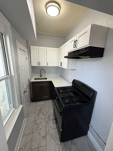 326 Grand St Photo 1