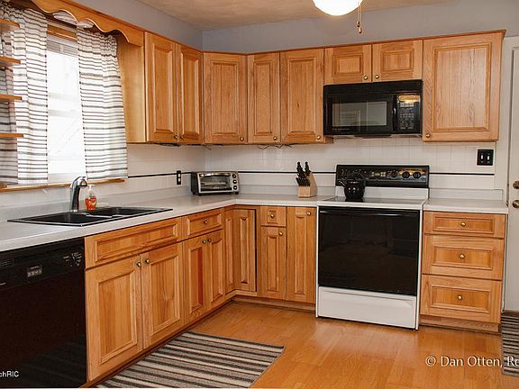 5th image of 819 S Benton St