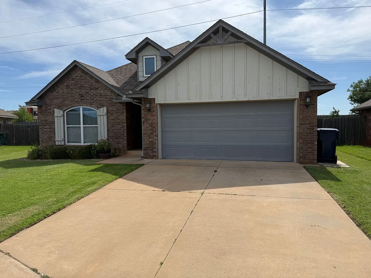 3 Bedroom Home in Deer Creek For Rent! — Photo 2