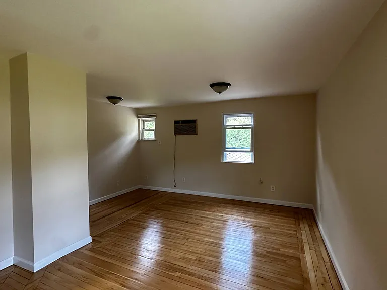 245 Lattintown Rd — Photo 12