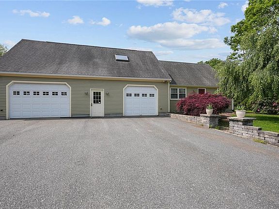 3rd image of 26 Ridgeside Ln