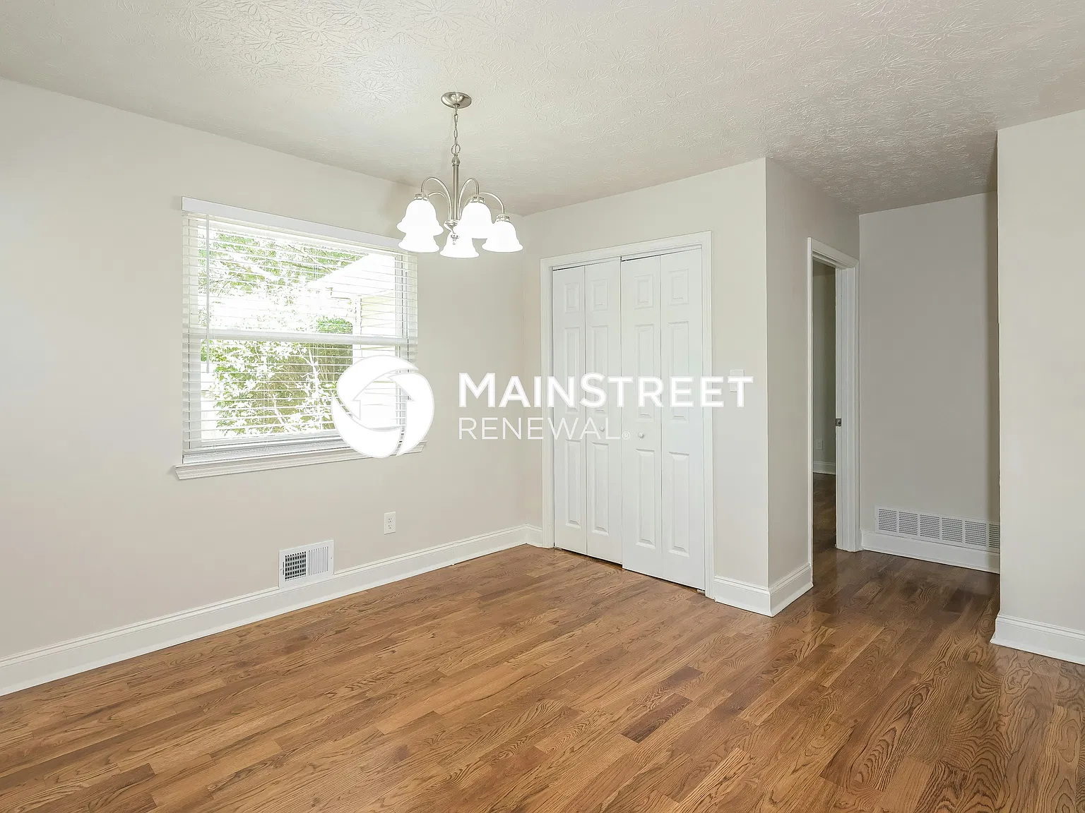111 Russell Cir — Photo 4