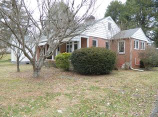225 Maple St, Glade Spring, VA 24340