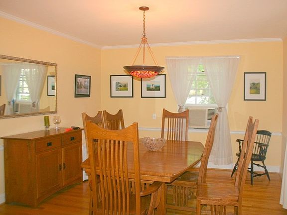 nice sized dining room