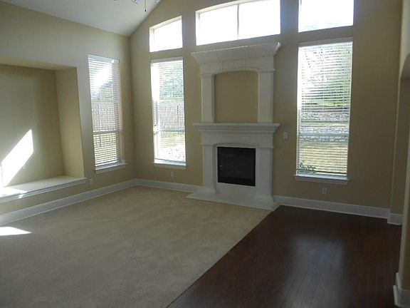 5th image of 2738 Fountain View Blvd