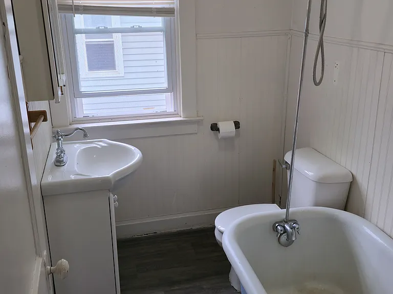 1720 Davis Ave — Photo 11