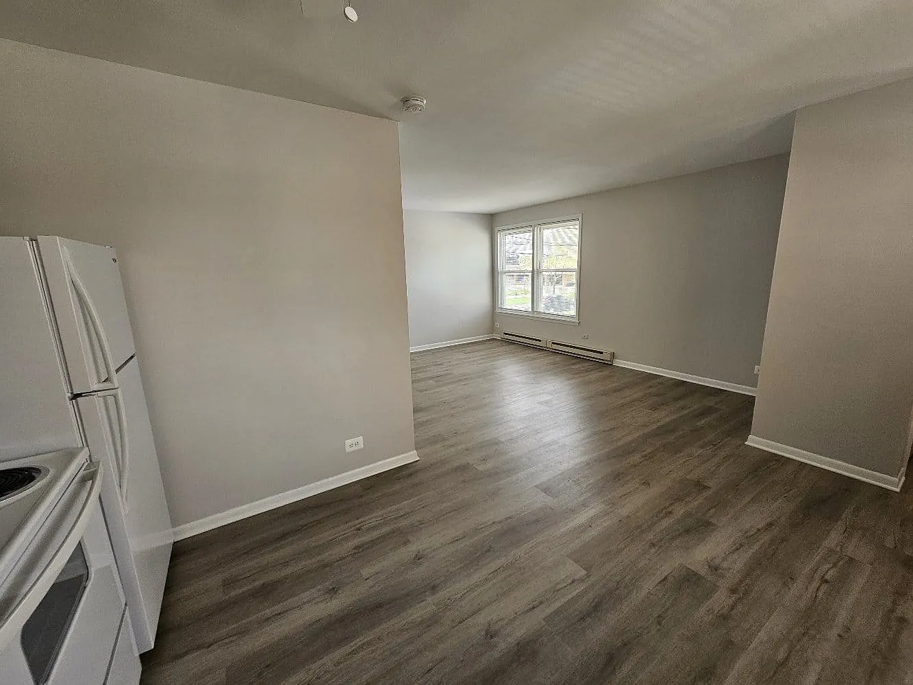 Studio, 420 sqft, $1,350 — Photo 3