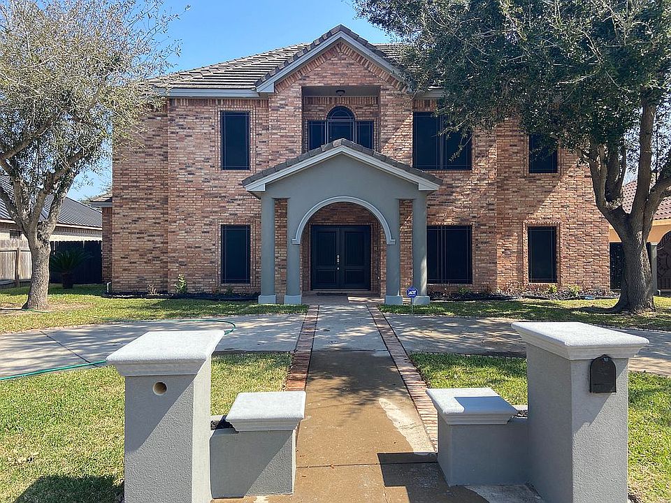 1st image of 407 S Woodland Dr