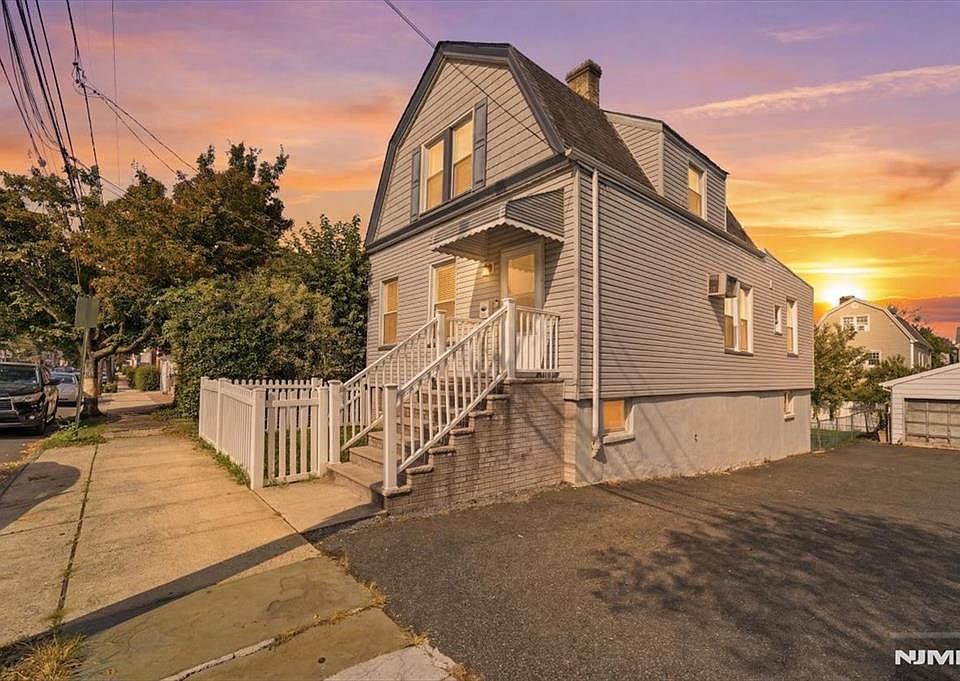 1st image of 233 Maple St