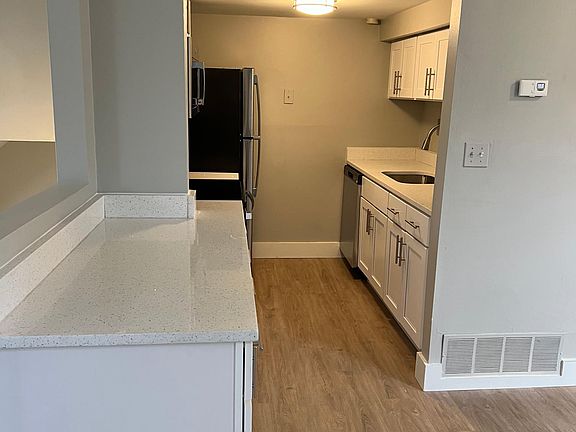 5th image of 1919 Sidney St APT B