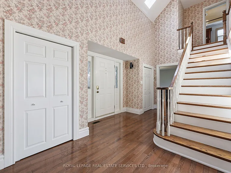 8 Lakeshore Dr — Photo 7