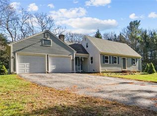 17 Tucker Hollow Rd, Scituate, RI 02857