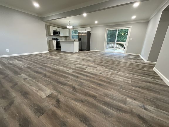 5th image of 38 Hillsboro Rd