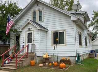 90 9th St, Clintonville, WI 54929