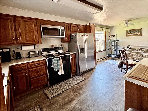 2nd image of 626 McKee Rd