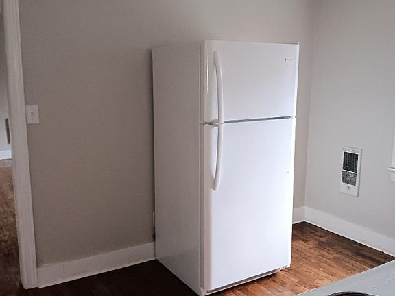 2nd image of 805 Shelby Ave #2