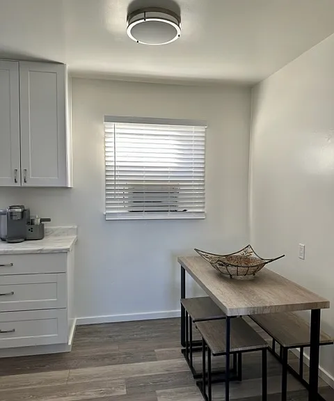 430 E Line St — Photo 8