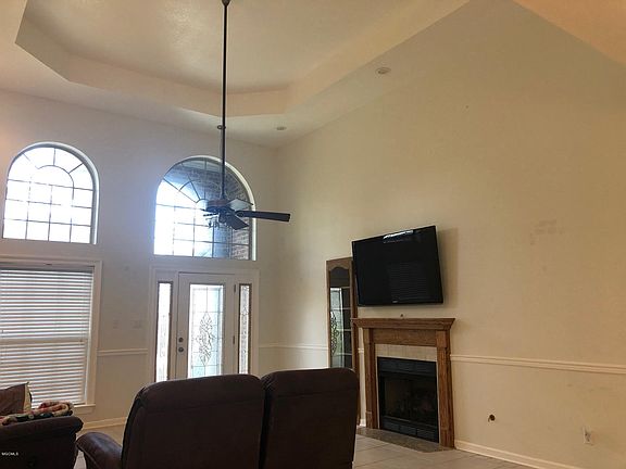 3rd image of 8605 Bayou Castelle Dr