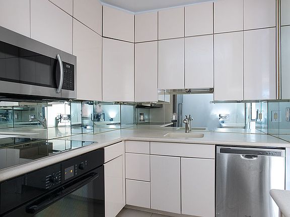4th image of 1441 3rd Ave APT 7C