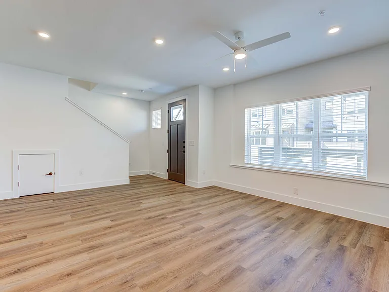 Escalon Townhomes — Photo 31