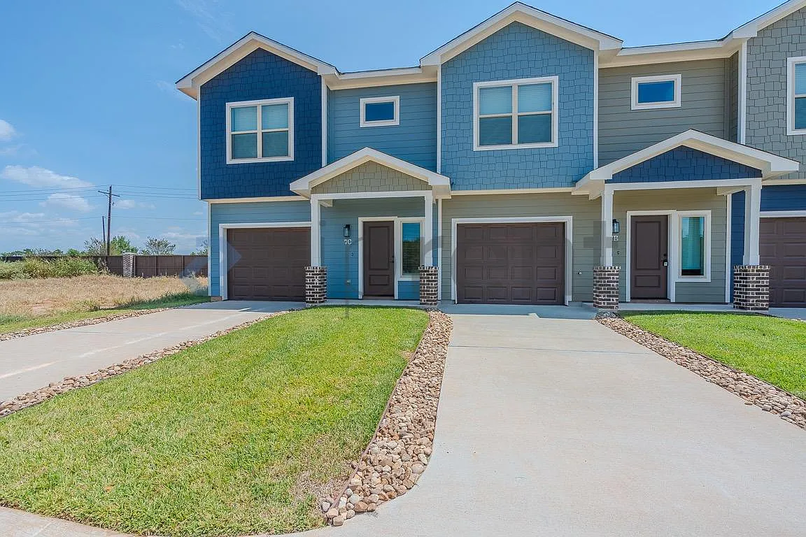 3 bed, 2.5 bath, 1366 sqft, $1,950 — Photo 3