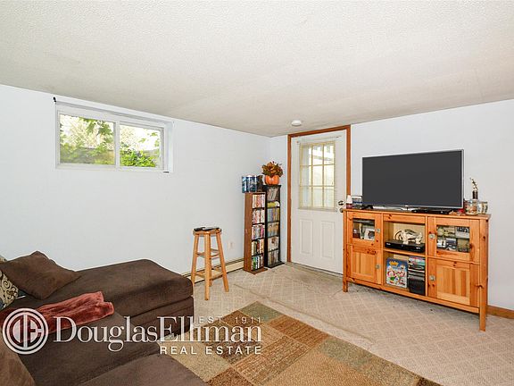 3rd image of 23 Beachwood Dr
