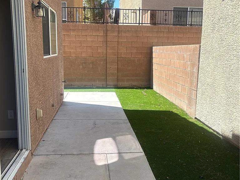 575 Primrose Hill Ave — Photo 13