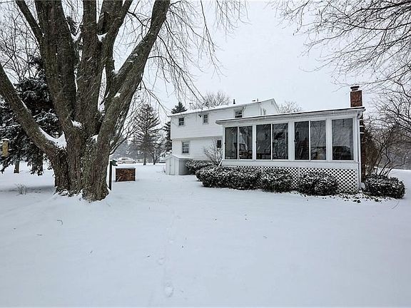 2nd image of 23 Candlewick Dr