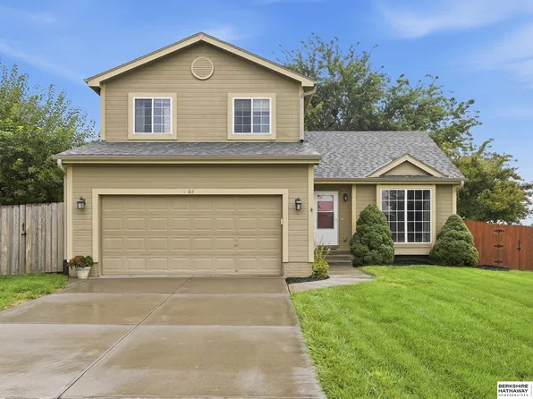 1707 Eastview Dr, Papillion, NE 68046