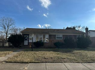 33021 Creston St, Westland, MI 48186