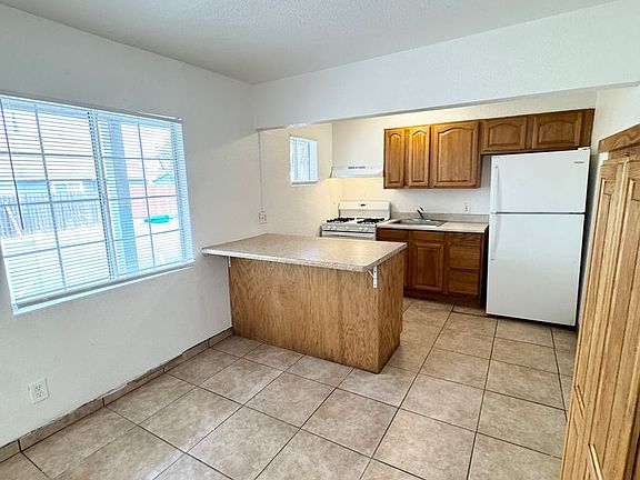 3rd image of 3318 Rio Linda Blvd