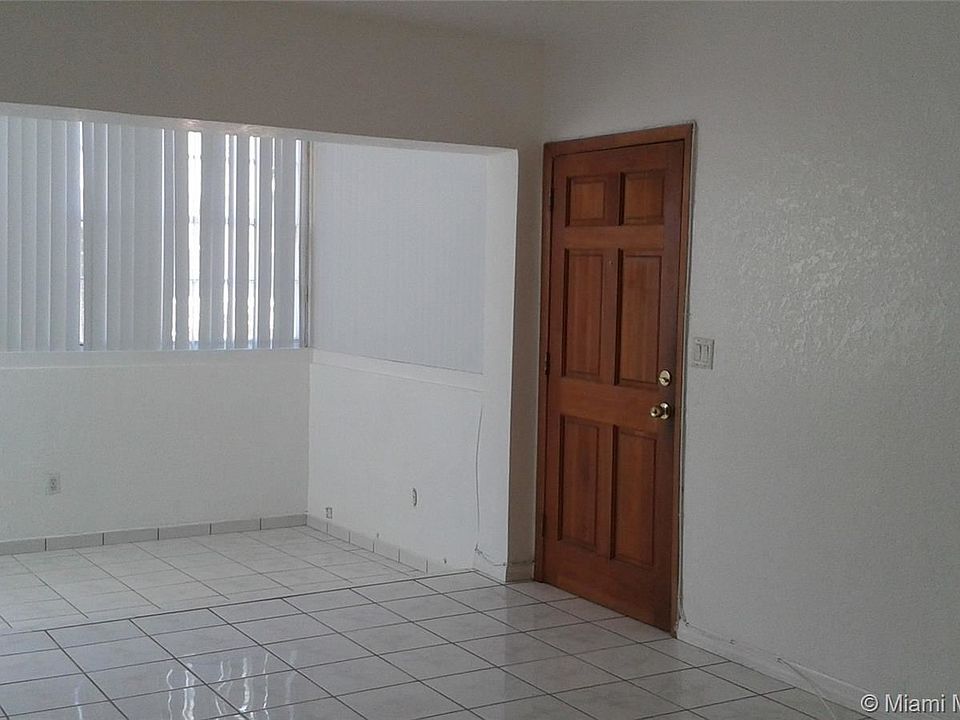 1st image of 1940 Bay Dr APT 9